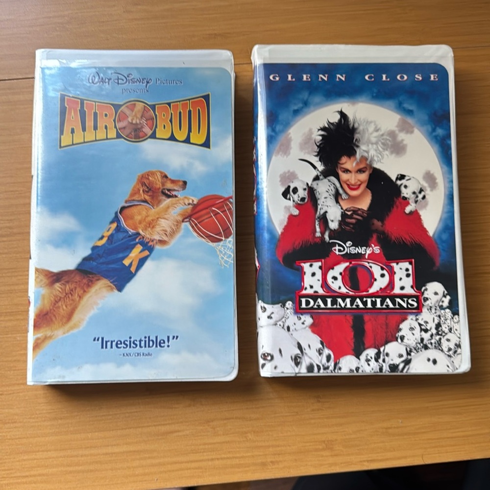 Disney VHS Air Bud & 101 Dalmatians Movie lot 100% working
